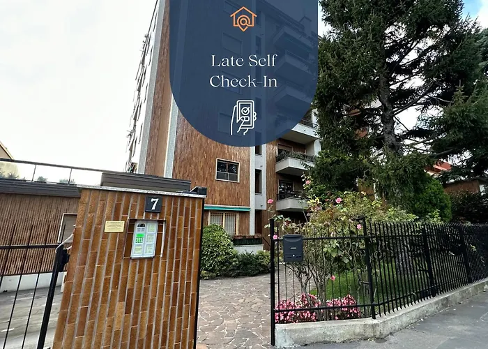 Dehomes - Two Bedrooms, Terrace, Wi-Fi, Tram To Centre & Rho Fiera